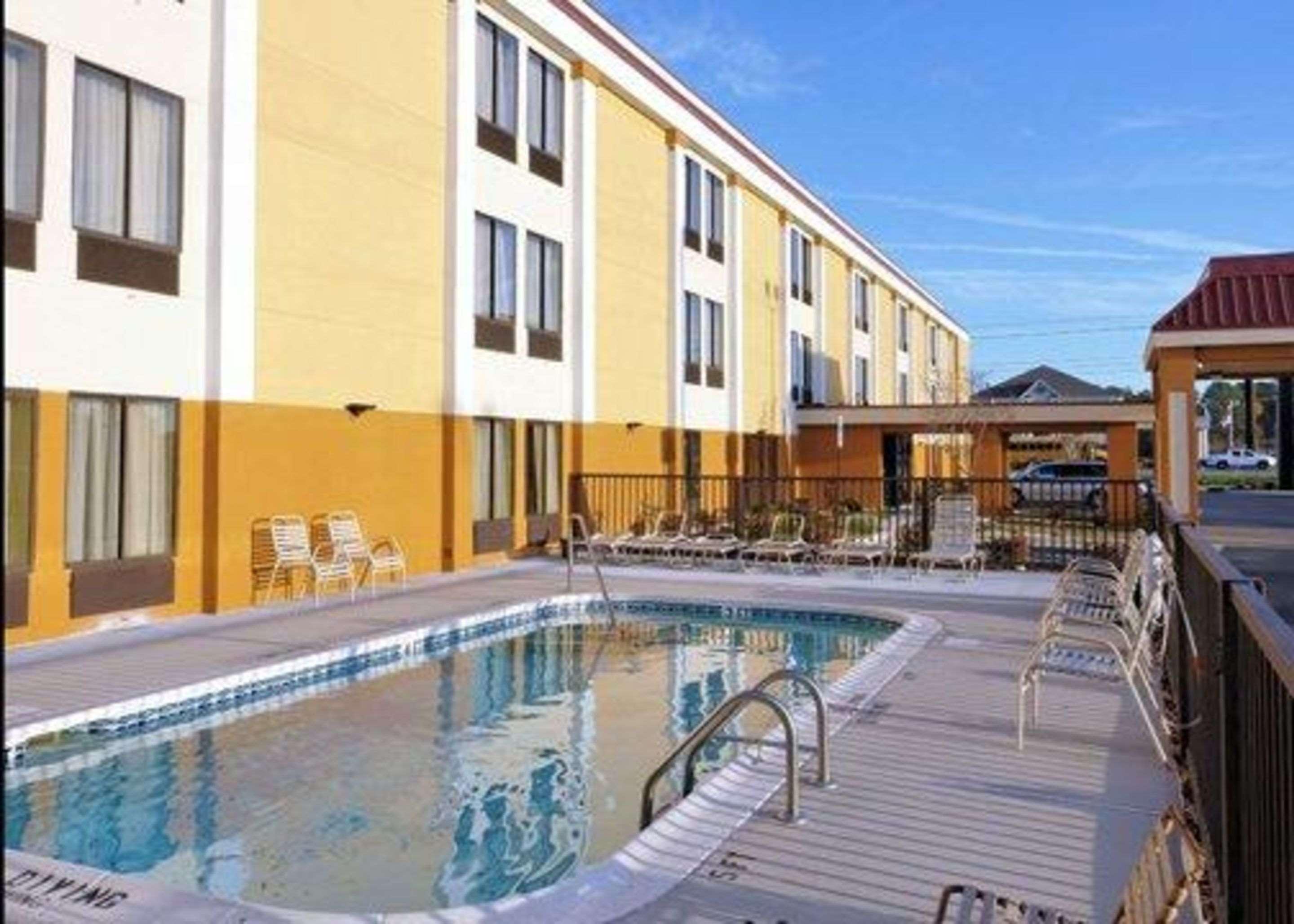 Quality Inn Jacksonville Near Camp Lejeune Buitenkant foto