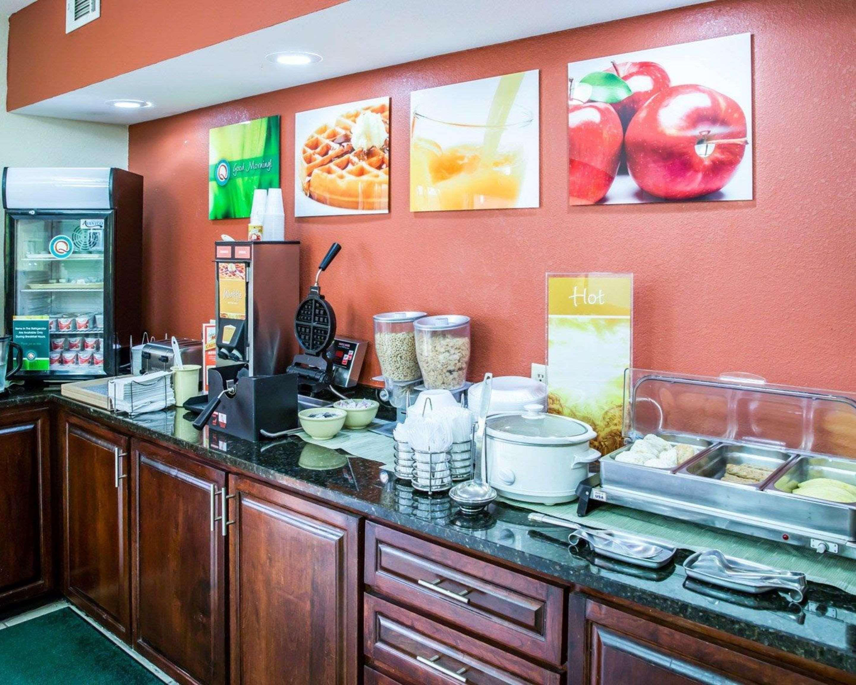 Quality Inn Jacksonville Near Camp Lejeune Buitenkant foto