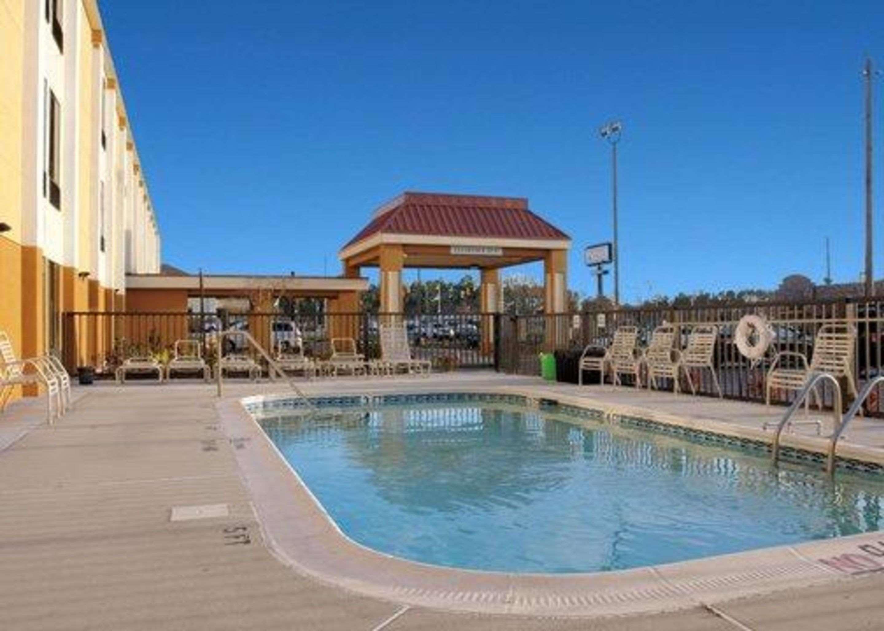Quality Inn Jacksonville Near Camp Lejeune Buitenkant foto