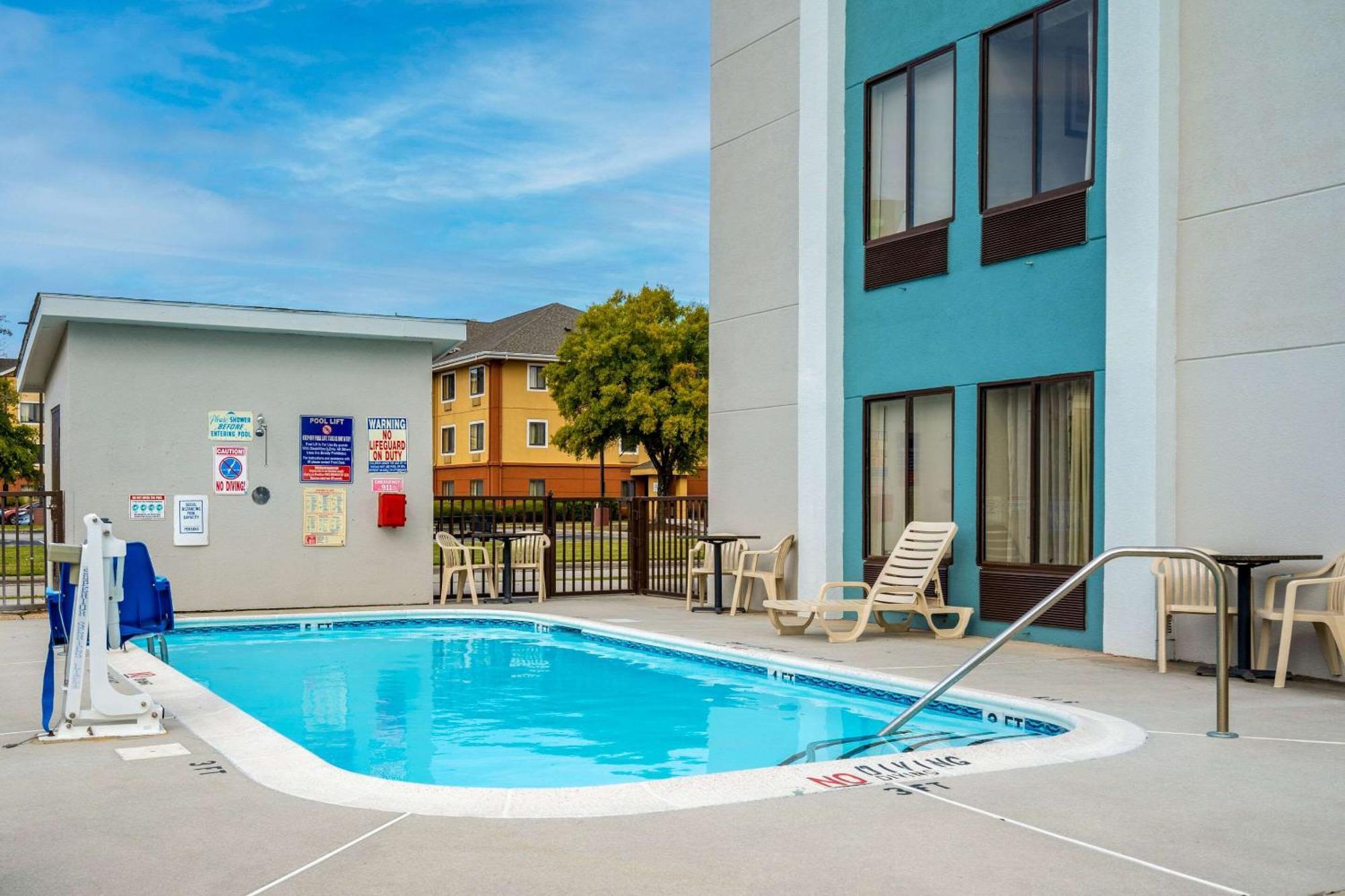 Quality Inn Jacksonville Near Camp Lejeune Buitenkant foto