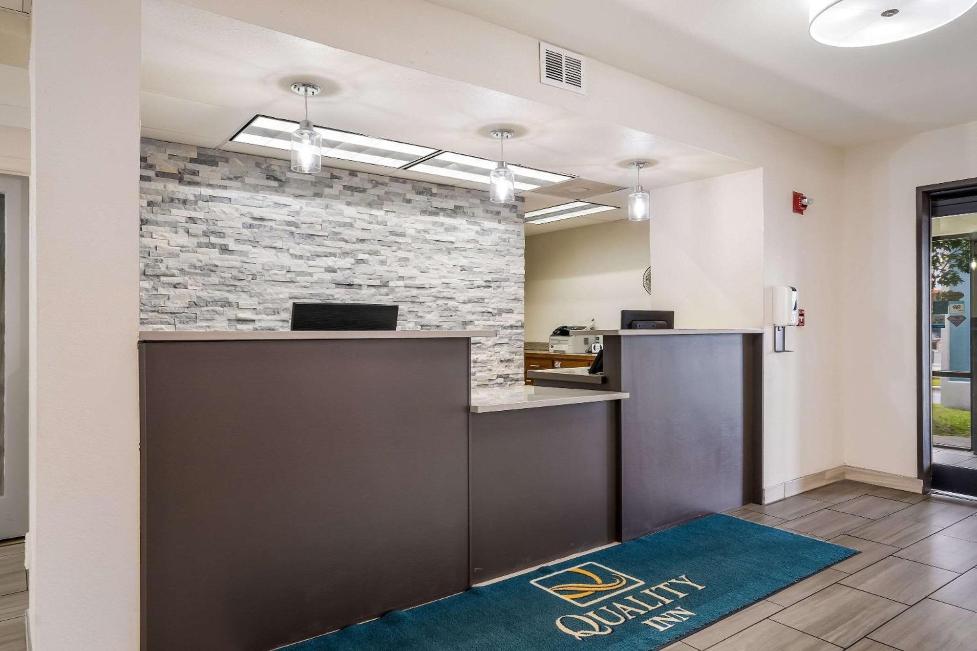 Quality Inn Jacksonville Near Camp Lejeune Buitenkant foto