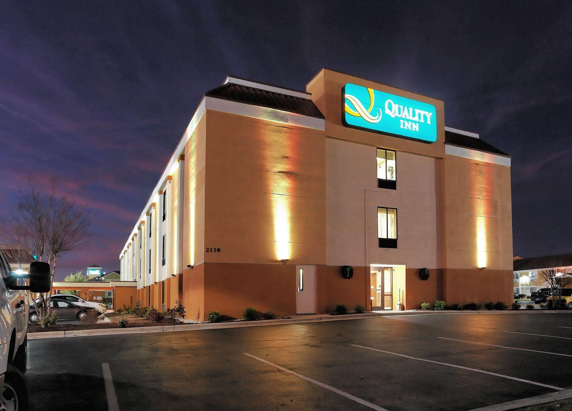 Quality Inn Jacksonville Near Camp Lejeune Buitenkant foto